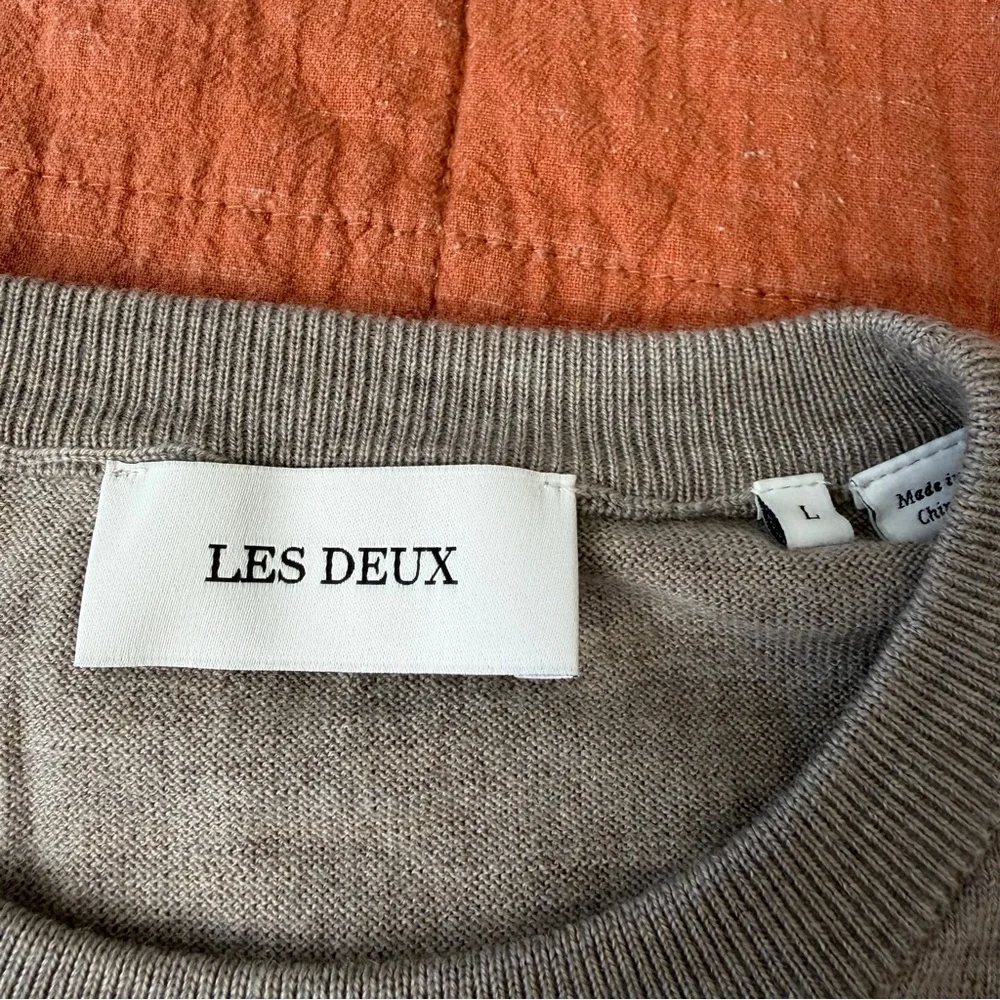 Les Deux $159 Greyson Merino Wool Crew Knit Sweater Men’s Large Taupe Copenhagen
